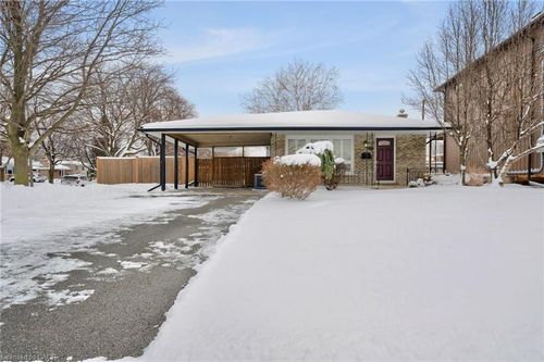 40 Linlake Dr, St Catharines, ON, L2N2M3 | Card Image