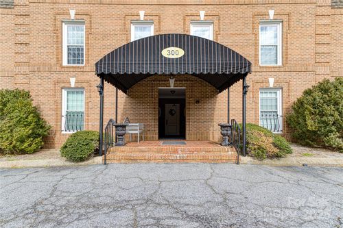 apt-12-300 N Fulton St, Salisbury, NC, 28144-4253 | Card Image