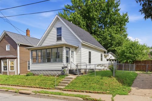 1214 E 2nd St, Muscatine, IA, 52761-4810 | Card Image
