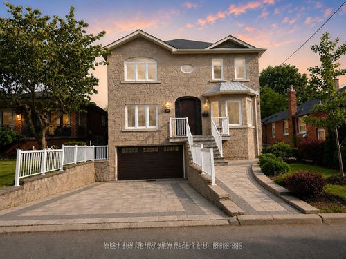 589 Glen Park Ave, North York, ON, M6B2G4 | Card Image