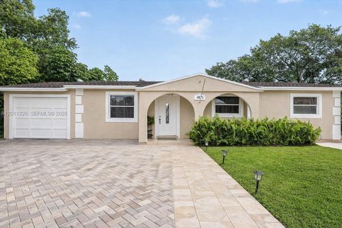 4271 Nw 192nd St, Miami Gardens, FL, 33055-2200 | Card Image