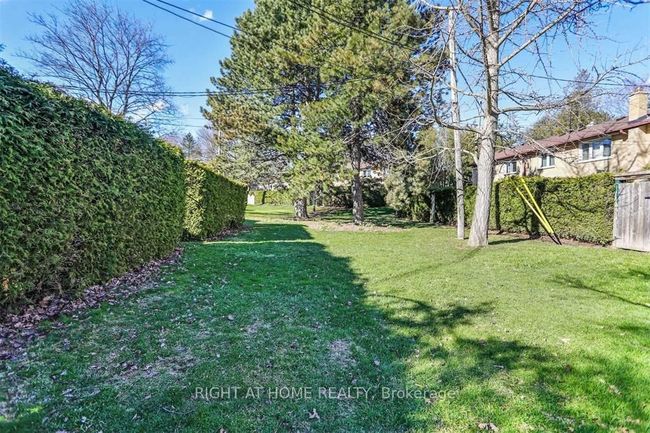 6 Broadpath Rd, Condo with 4 bedrooms, 2 bathrooms and 1 parking in North York ON | Image 27
