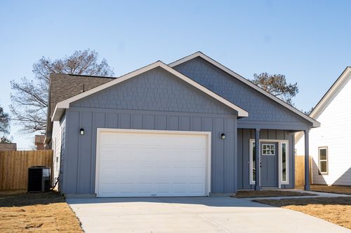 311 String Prairie Way, Smithville, TX, 78957-2632 | Card Image