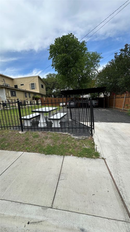 3116 E 12th St, Austin, TX, 78702-2504 | Card Image