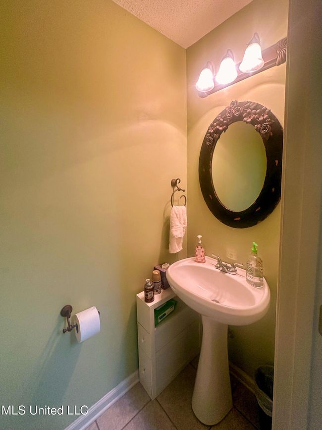 Half Bath (downstairs) | Image 13