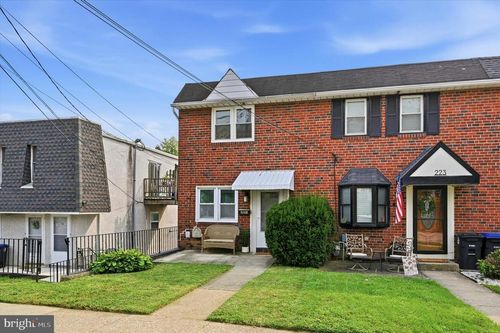 221 W 3rd Ave, CONSHOHOCKEN, PA, 19428-1839 | Card Image