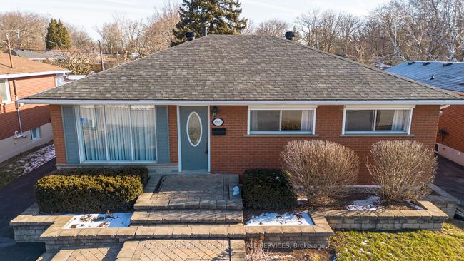 1303 Royal Dr, House other with 3 bedrooms, 2 bathrooms and 3 parking in Burlington ON | Image 1