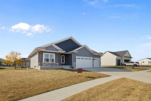 355 Linden St, Alburnett, IA, 52202-7603 | Card Image