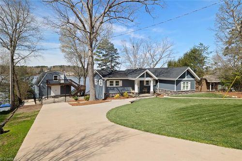 196 Shoreline Rd, Badin Lake, NC, 28127-9608 | Card Image