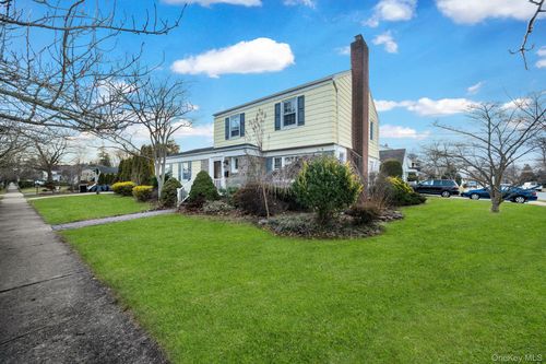 6 Elliott Pl, Freeport, NY, 11520-4811 | Card Image