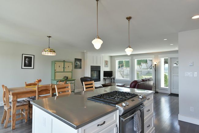 644 Gibsons Way, House other with 4 bedrooms, 4 bathrooms and null parking in Gibsons BC | Image 8