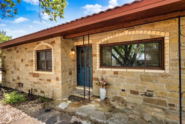 805 Wheeler St, Home with 2 bedrooms, 1 bathrooms and 2 parking in Mason TX | Image 5