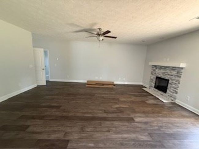 Great Room w/fireplace | Image 17