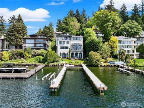 9205 Se Shoreland Dr, Bellevue, WA, 98004-6520 | Card Image