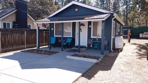 220 E Mountain View Blvd, Big Bear City, CA, 92314-8843 | Card Image
