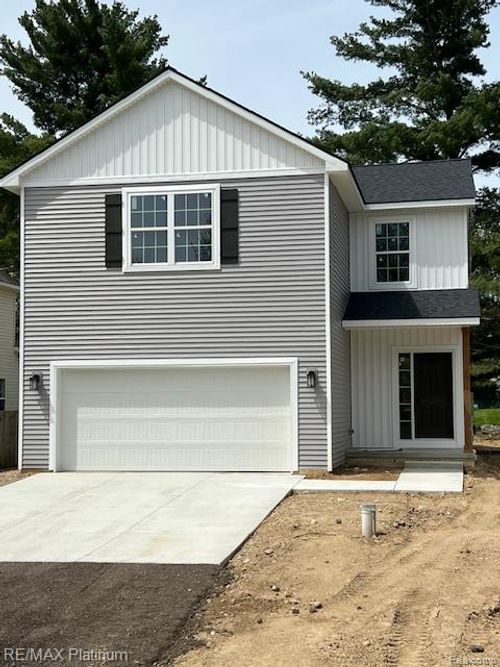 9400 Roland Dr, Brighton, MI, 48116-8849 | Card Image
