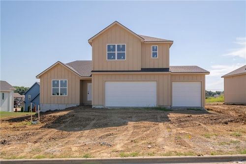 16721 Pinehurst Dr, Basehor, KS, 66007-8250 | Card Image