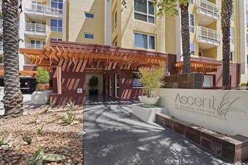 545-21301 Erwin St, Woodland Hills, CA, 91367-3797 | Card Image