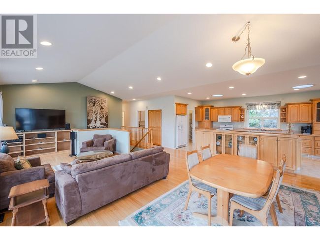 19409 Mcdougald Rd, House other with 3 bedrooms, 2 bathrooms and 2 parking in Summerland BC | Image 12
