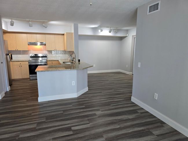 701 Villa Cir, Condo with 2 bedrooms, 2 bathrooms and null parking in Boynton Beach FL | Image 4
