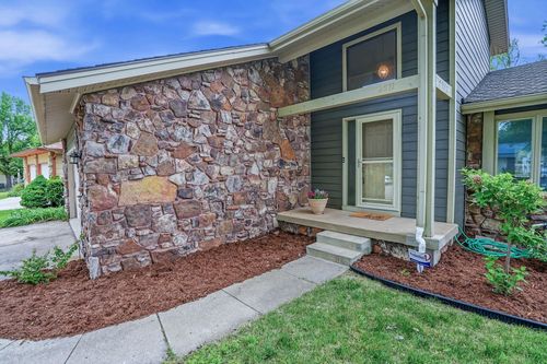 2511 Glacier Dr, Wichita, KS, 67215-1501 | Card Image