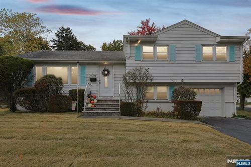 40 Haines Ave, Emerson, NJ, 07630-1054 | Card Image