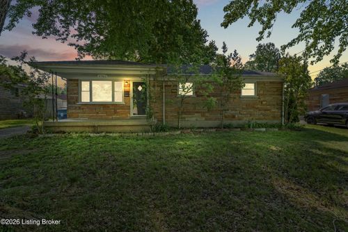 9705 Titan Dr, Louisville, KY, 40229-1826 | Card Image