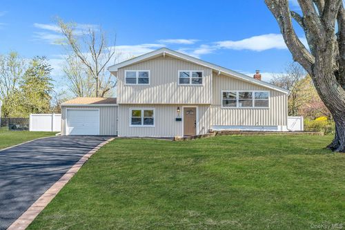 25 Greentree Dr, Oakdale, NY, 11769-1522 | Card Image