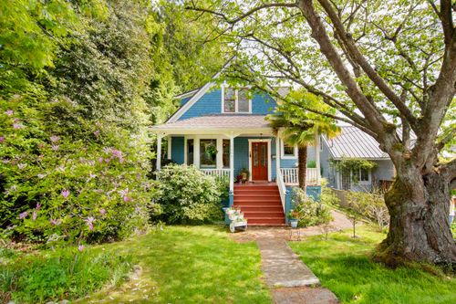 1560 Macgowan Ave, North Vancouver, BC, V7P2X2 | Card Image