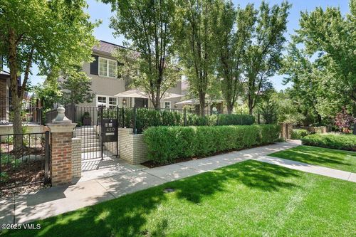 450 Steele St, Denver, CO, 80206-4417 | Card Image