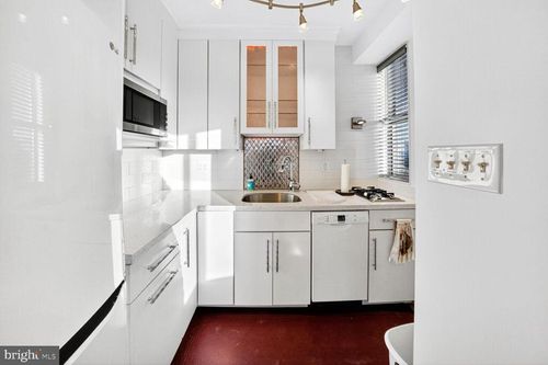 708-1 Scott Cir Nw, WASHINGTON, DC, 20036-2207 | Card Image