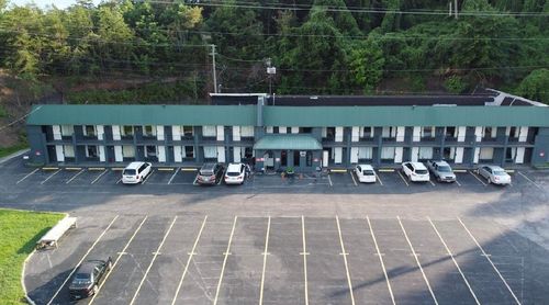 1798 S Wilderness Rd, Mount Vernon, KY, 40456-7627 | Card Image