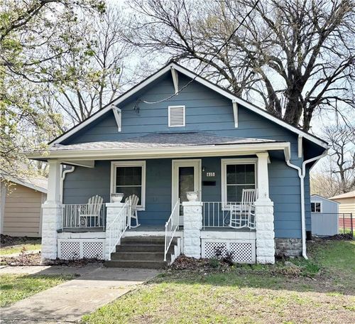 413 S Summit St, Girard, KS, 66743-1728 | Card Image