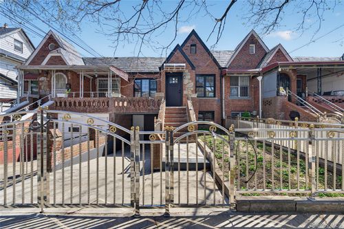 511 E 54th St, New York, NY, 10022-2465 | Card Image