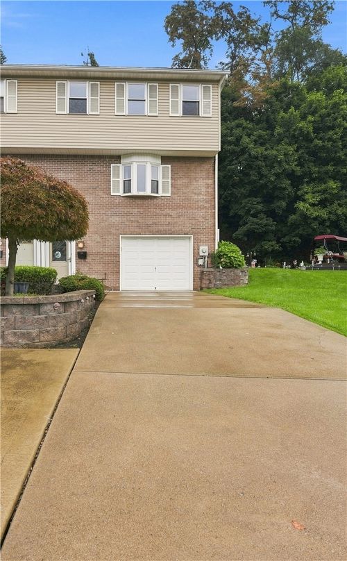 331 Clavale Dr, N Versailles, PA, 15137-1231 | Card Image