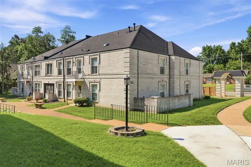 h-4392 Chateau De Ville Dr, Saint Louis, MO, 63129-1868 | Card Image