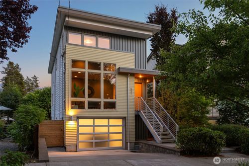 531 N 84th Street, Seattle, WA, 98103 | Card Image
