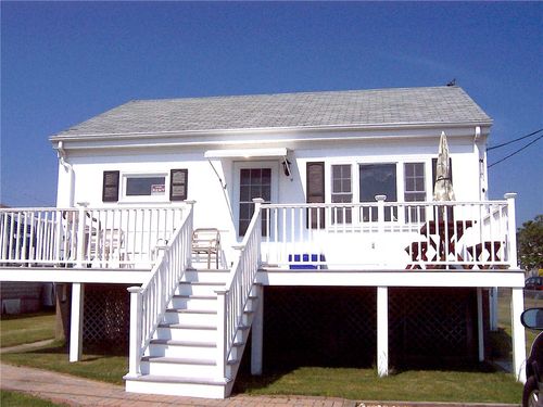 4 Arbeth Rd, Narragansett, RI, 02879-5830 | Card Image