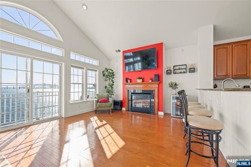 36 Tottenham Ct, Jersey City, NJ, 07305-5502 | Card Image