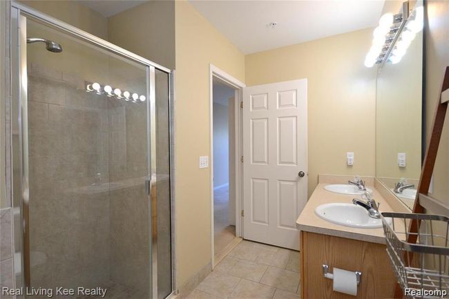 1570 Devon Ln, Condo with 2 bedrooms, 3 bathrooms and null parking in Troy MI | Image 10