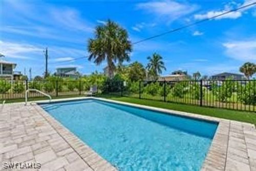 131 Gulf Island Dr, FORT MYERS BEACH, FL, 33931-3827 | Card Image