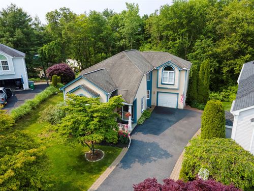 32 Coventry Cir, Mahopac, NY, 10541-3742 | Card Image