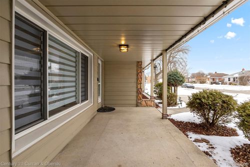 7260 Fenton St, Dearborn Heights, MI, 48127-1749 | Card Image