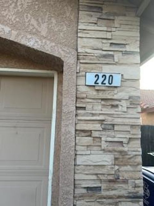 220 S Double Tree Way, Madera, CA, 93637 | Card Image