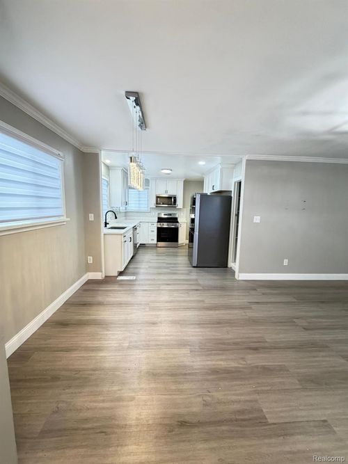 430 Henry Ruff Rd, Garden City, MI, 48135-1371 | Card Image