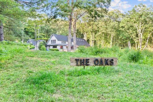 28 Old Ln, Roxbury, CT, 06783-1606 | Card Image