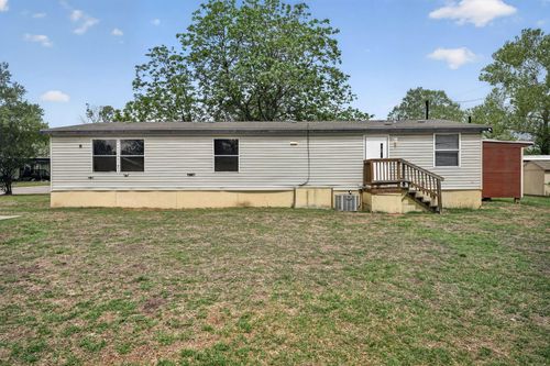 135 Kiowa Trl, Lockhart, TX, 78644-1664 | Card Image