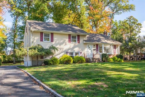 33 Weaver Place, East Hanover Twp, NJ, 07936 | Card Image