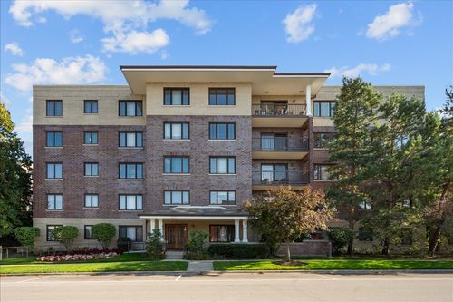 303-650 Laurel Ave, Highland Park, IL, 60035-3574 | Card Image