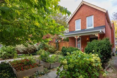 541 Mcleod St, House other with 3 bedrooms, 2 bathrooms and 2 parking in Ottawa ON | Image 3